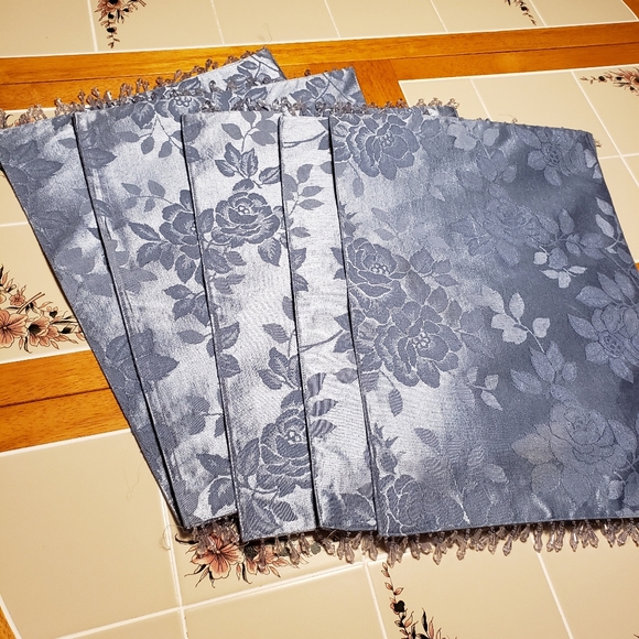 5 Beautiful  Placemats from Macy's - Picture 4 of 8